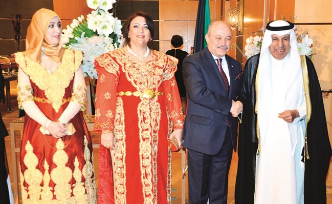 السفير السعودي د.عبدالعزيز الفايز يقدم التهنئة للسفير الجزائري﻿