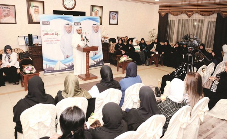 هشام البغلي متحدثا عن قضايا المرأة خلال الندوة النسائية	(احمد ابوعطية)﻿
