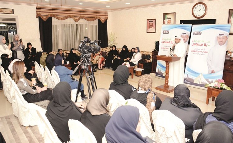 عدد من ناخبات الدائرة الثالثة أثناء الندوة﻿