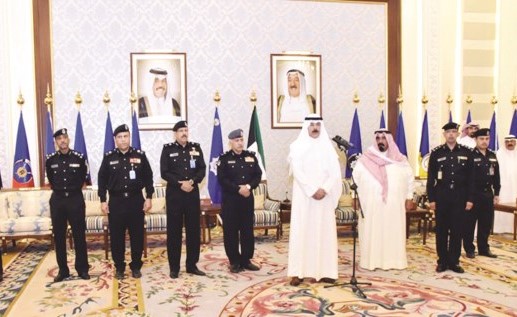 الشيخ محمد الخالد متوسطا الفريق م.الشيخ احمد الخليفة واللواءين محمود الدوسري وفيصل النواف وقيادات الاكاديمية﻿