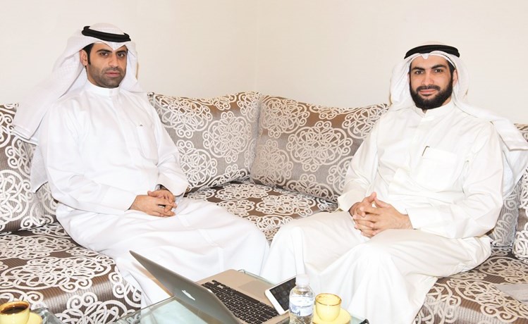 مرشح الدائرة الاولى حمد روح الدين متحدثا للزميل محمد راتب﻿