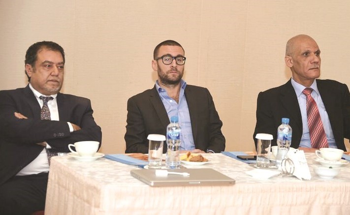 د.يحيى سليمان ود.لوران ماكرون وصلاح الزين خلال الورشة﻿