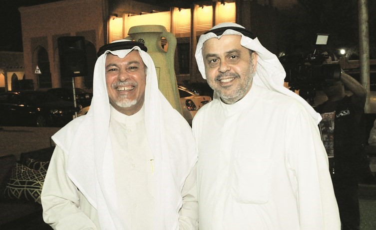 التويجري مع احد ناخبيه﻿