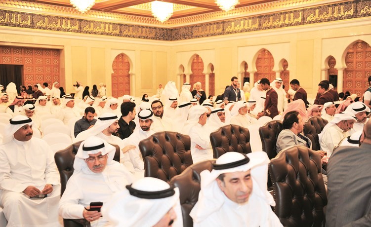 عدد من أبناء الدائرة الأولى خلال الندوة﻿