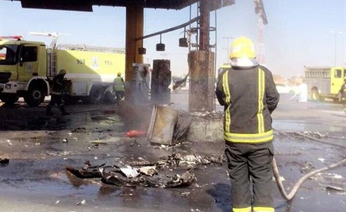شاهد.. ما فعله شخص في محطة وقود بحفر الباطن بعدما تحرك أثناء تعبئة سيارته