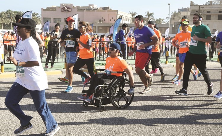 مشاركة من ذوي الاحتياجات الخاصة في السباق﻿
