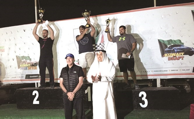 رئيس نادي السيارات الشيخ أحمد الداود بعد تتويج الأبطال ﻿