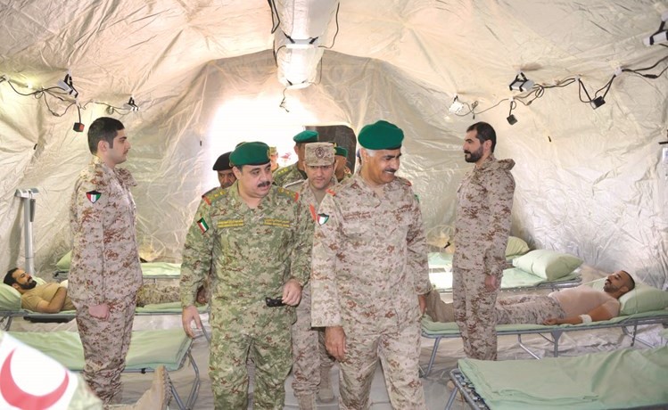 الفريق الركن محمد الخضر والفريق الركن م. هاشم الرفاعي خلال الجولة﻿