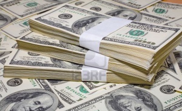 الدولار يتراجع إلى 16 جنيهاً والـ 1000 جنيه بـ 19 ديناراً