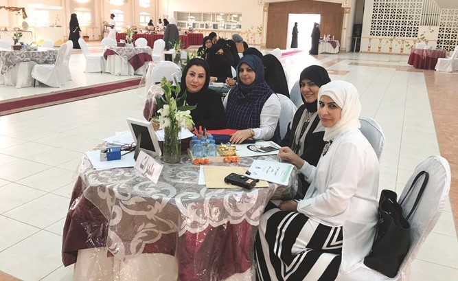  جانب من المشاركات في الملتقى﻿