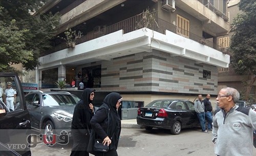 بالفيديو والصور ..جنازة محمود عبد العزيز تتحرك من مسجد الشرطة لمدافن "أم خبيب" بالإسكندرية