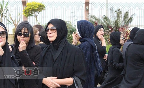 بالفيديو والصور ..جنازة محمود عبد العزيز تتحرك من مسجد الشرطة لمدافن "أم خبيب" بالإسكندرية