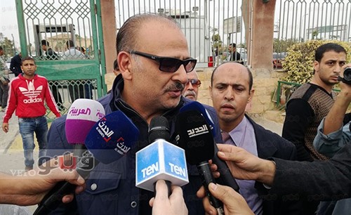 بالفيديو والصور ..جنازة محمود عبد العزيز تتحرك من مسجد الشرطة لمدافن "أم خبيب" بالإسكندرية