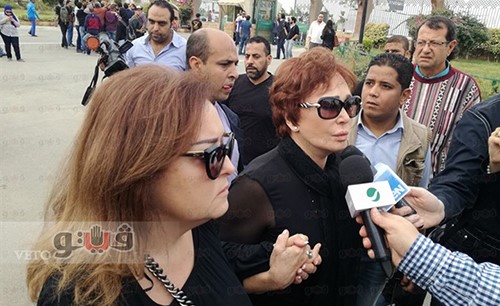 بالفيديو والصور ..جنازة محمود عبد العزيز تتحرك من مسجد الشرطة لمدافن "أم خبيب" بالإسكندرية