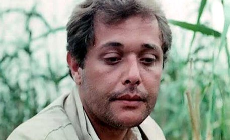 بالصور ..أهم المحطات في حياة الساحر الراحل محمود عبد العزيز
