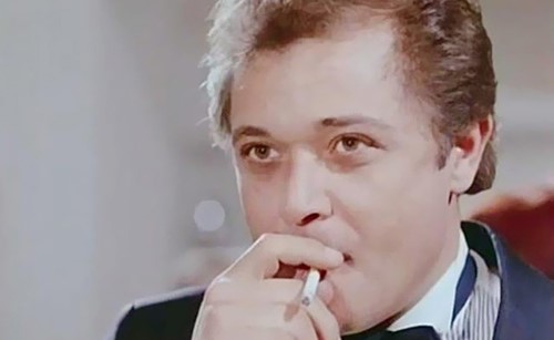 بالصور ..أهم المحطات في حياة الساحر الراحل محمود عبد العزيز