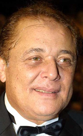 بالصور ..أهم المحطات في حياة الساحر الراحل محمود عبد العزيز