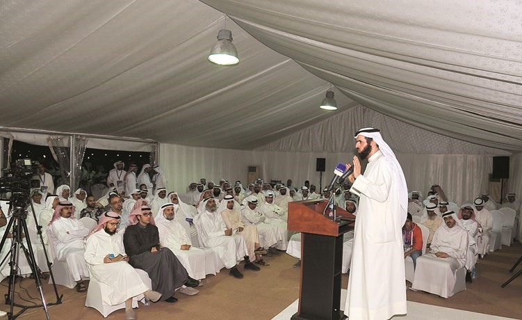 النائب السابق ومرشح الدائرة الأولى د. عادل الدمخي متحدثا للحضور﻿