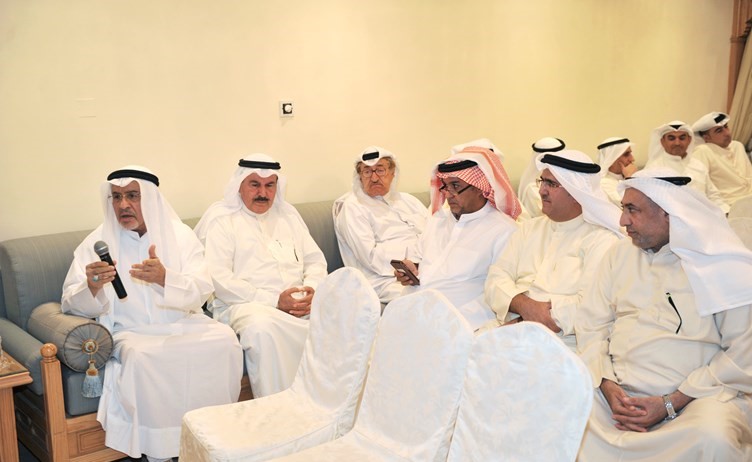 احد الناخبين يحاور خورشيد﻿