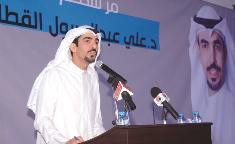 القطان متحدثا إلى الحضور	(مجدي عبدالعزيز)﻿