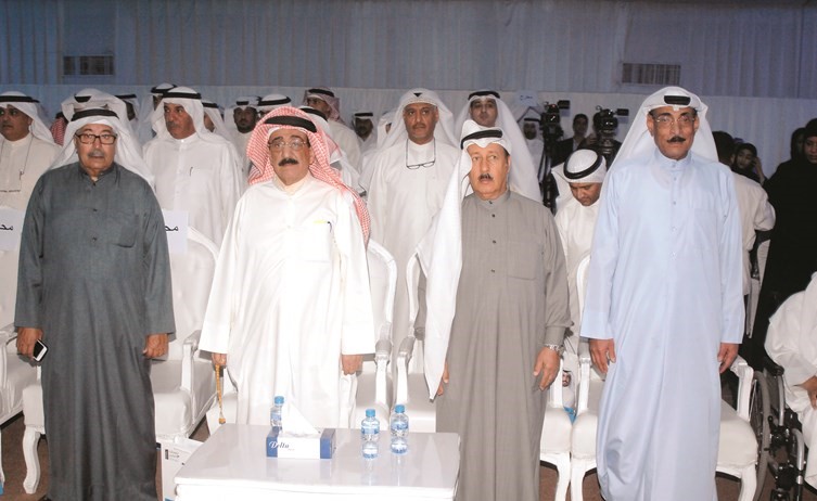 جواد بوخمسين يتقدم الحضور خلال الندوة﻿