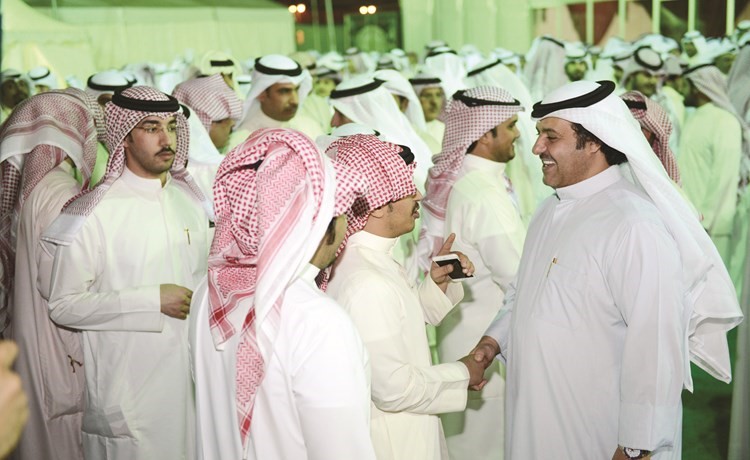 مرشح الدائرة الرابعة النائب السابق سلطان اللغيصم مع أهالي الدائرة الرابعة	(احمد خليل)﻿