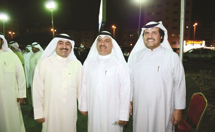 سلطان اللغيصم وناخبان من الدائرة الرابعة﻿