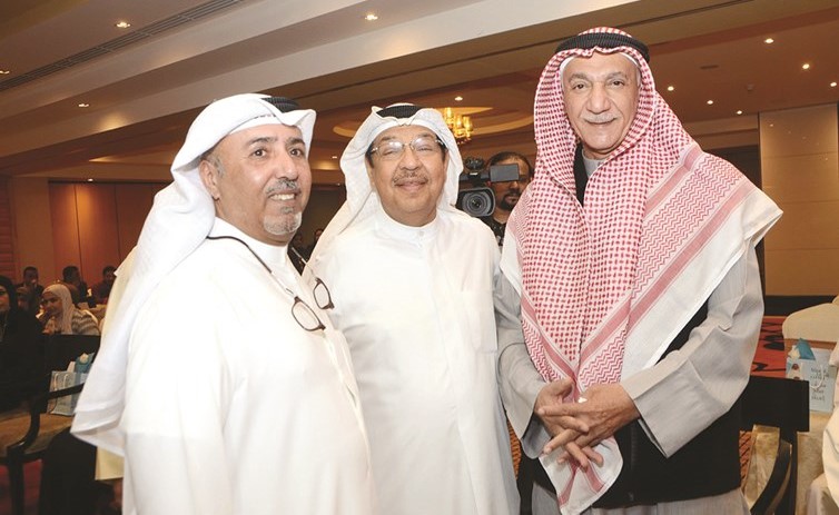 مرشح الدائرة الأولى سلمان العطار مرحبا بالنائب السابق ومرشح الدائرة الثانية عدنان المطوع﻿