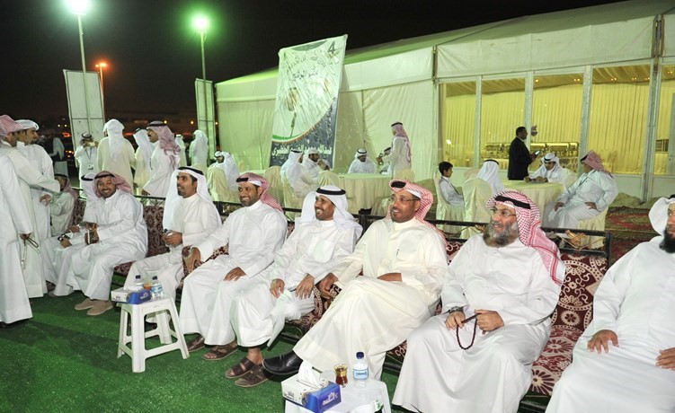 ناخبو الدائرة خلال الافتتاح﻿
