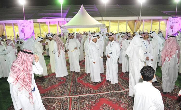 ناخبو الدائرة الرابعة خلال افتتاح المقر الانتخابي للمرشح عبدالله الغنيم المطيري	(هشام كامل)﻿
