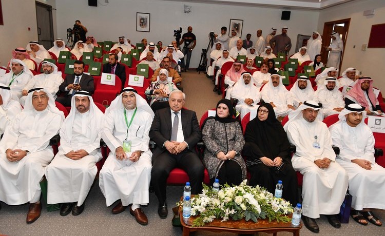 د. بدر العيسى ونبيلة الخليل ود.فاضل صفر في مقدمة الحضور	(قاسم باشا)﻿