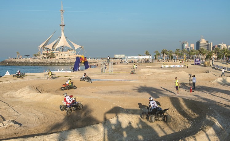 اثارة على شاطئ المارينا﻿