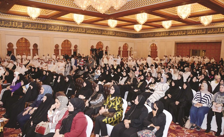 ناخبات الدائرة الأولى يستمعن إلى صالح عاشور﻿