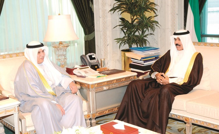 سمو نائب الأمير وولي العهد الشيخ نواف الأحمد مستقبلا الشيخ خالد الجراح﻿
