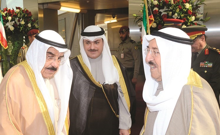 الشيخ فيصل السعود مصافحا صاحب السمو ﻿