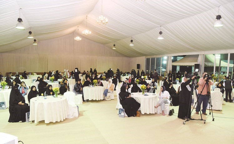 جانب من الحاضرات خلال الندوة				(ريليش كومار)﻿
