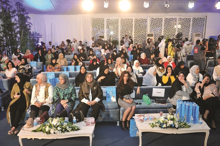 ناخبات الدائرة الثالثة خلال ندوة عبدالله المعيوف﻿