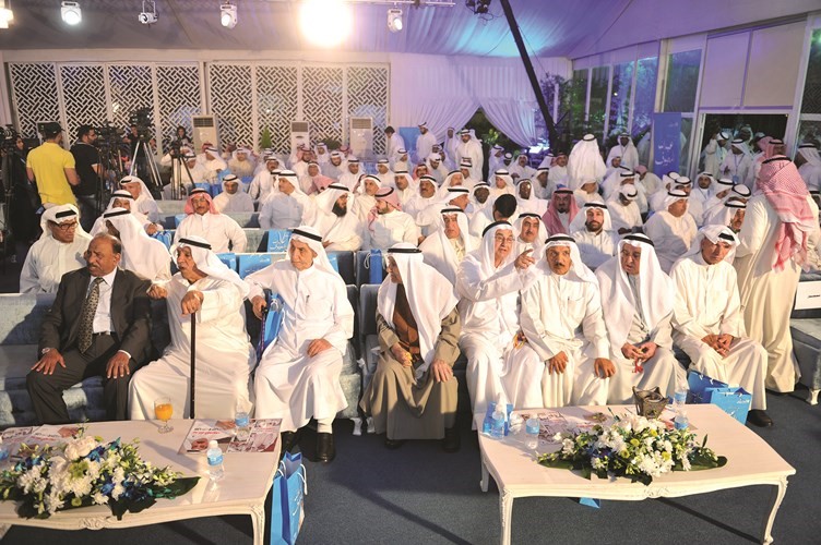 ناخبو الدائرة في مقر المعيوف﻿