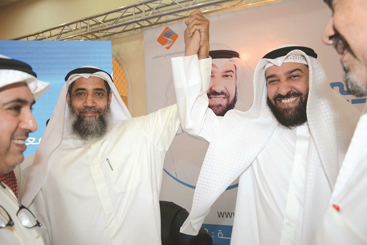مرشح الدائرة الثالثة النائب والوزير السابق د.علي العمير مع النائب السابق د.عبدالرحمن الجيران﻿