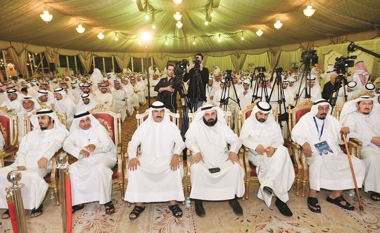 الحضور خلال ندوة النائب السابق ومرشح الدائرة الرابعة أسامة المناور يتقدمهم مبارك الدويلة	(قاسم باشا)﻿