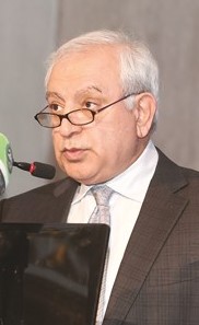 د.بدر العيسى يلقي كلمته في حفل الافتتاح ﻿