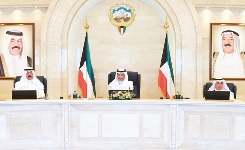 سمو الشيخ جابر المبارك مترئسا اجتماع مجلس الوزراء بحضور الشيخ محمد الخالد والشيخ خالد الجراح﻿