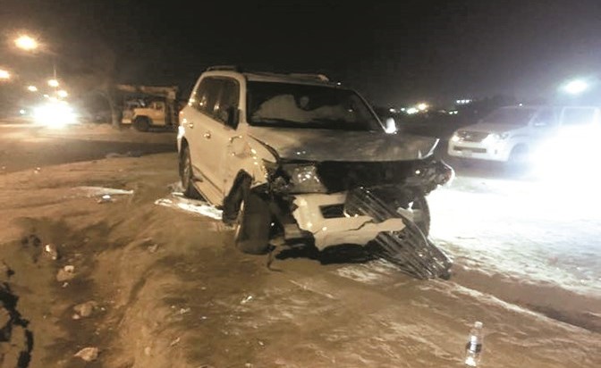 سيارة لاعبي الشباب بعد تعرضهم للحادث﻿