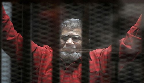 محكمة النقض المصرية تلغي حكما بإعدام مرسي وآخرين في قضية اقتحام السجون
