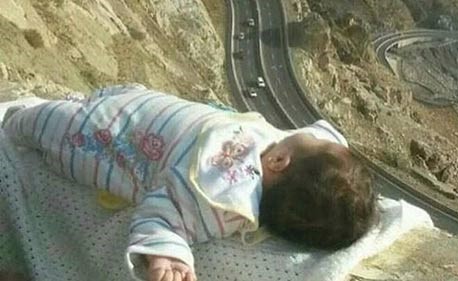 لماذا تُرك "رضيع" على حافة جبل شاهق؟
