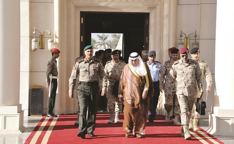 الشيخ خالد الجراح لدى مغادرته البلاد ﻿
