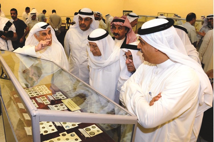 معرض للعملات النادرة يفتح النافذة على 130 عاماً من إصدار أول عملة كويتية