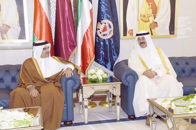 الشيخ محمد الخالد خلال لقائه مع ولي العهد البحريني الأمير سلمان بن حمد آل خليفة﻿