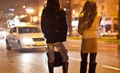 قضية هزت الرأي العام اللبناني ..أم تحرض ابنتيها على ممارسة الدعارة..وهذا ماحدث لها !