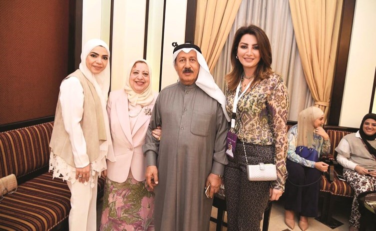 جواد بوخمسين وحرمه أم عماد ورابعة حسين مكي الجمعة وحرم أسامة بوخمسين ﻿